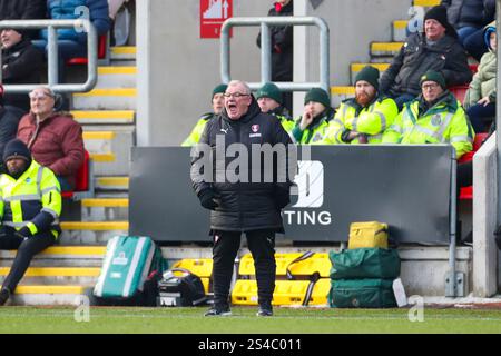 Rotherham, Großbritannien. Januar 2025. Rotherham United Manager Steve Evans reagiert am 11. Januar 2025 während des Spiels Rotherham United FC gegen Bolton Wanderers FC Skybet EFL League 1 im Aesseal New York Stadium, Rotherham, England. Credit: Phil Duncan/Every Second Media Credit: Every Second Media/Alamy Live News Stockfoto