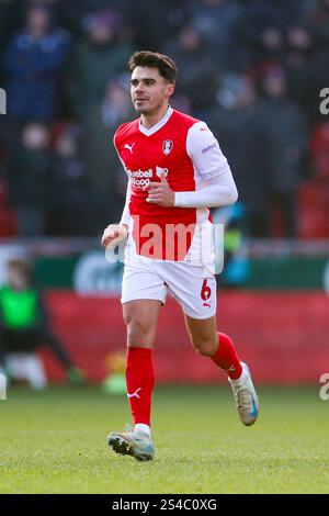 Rotherham, Großbritannien. Januar 2025. Rotherham United Defender Reece James (6) während des Spiels Rotherham United FC gegen Bolton Wanderers FC Skybet EFL League 1 im Aesseal New York Stadium, Rotherham, England, Vereinigtes Königreich am 11. Januar 2025 Credit: Phil Duncan/Every Second Media Credit: Every Second Media/Alamy Live News Stockfoto