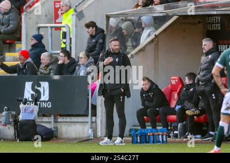 Rotherham, Großbritannien. Januar 2025. Ian Evatt, Manager der Bolton Wanderers, reagiert am 11. Januar 2025 beim Spiel Rotherham United FC gegen Bolton Wanderers FC Skybet EFL League 1 im Aesseal New York Stadium, Rotherham, England, Großbritannien Credit: Phil Duncan/Every Second Media Credit: Every Second Media/Alamy Live News Stockfoto