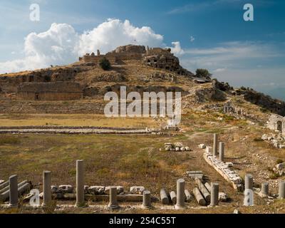 Die Ruinen der antiken Stadt Tlos und die alte Burg. Reisen Sie in die alten Städte der Türkei. Fethiye District, Mugla City. Bezirk Türkei Stockfoto