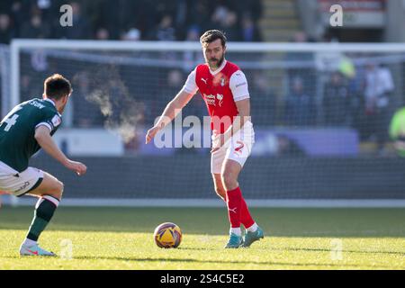 Rotherham, Großbritannien. Januar 2025. Rotherham United Defender Joe Rafferty (2) während des Spiels Rotherham United FC gegen Bolton Wanderers FC Skybet EFL League 1 im Aesseal New York Stadium, Rotherham, England, Vereinigtes Königreich am 11. Januar 2025 Credit: Phil Duncan/Every Second Media Credit: Every Second Media/Alamy Live News Stockfoto