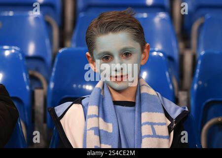 Etihad Stadium, Manchester, Großbritannien. Januar 2025. FA Cup Dritte Runde Fußball, Manchester City gegen Salford City; ein junger Manchester City Fan trägt blaue Gesichtsfarbe Credit: Action Plus Sports/Alamy Live News Stockfoto
