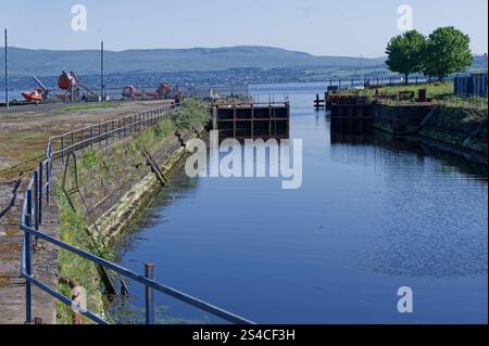 Trockendock ist jetzt redundant und Feuchtgebiet am Fluss Clyde Stockfoto