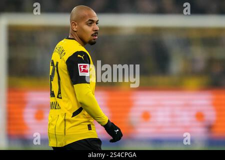 DORTMUND, 10. JANUAR: Donyell Malen von Borussia Dortmund sieht beim Bundesliga-Spiel zwischen Borussia Dortmund und Bayer 04 Leverkusen am 10. Januar 2025 im Signal Iduna Park in Dortmund an. (Foto: Rene Nijhuis/MB Media) Stockfoto