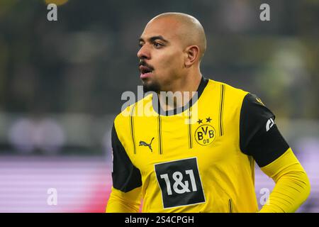 DORTMUND, 10. JANUAR: Donyell Malen von Borussia Dortmund sieht beim Bundesliga-Spiel zwischen Borussia Dortmund und Bayer 04 Leverkusen am 10. Januar 2025 im Signal Iduna Park in Dortmund an. (Foto: Rene Nijhuis/MB Media) Stockfoto