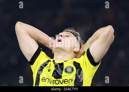 Toby Sims von Harrogate Town reagiert darauf, nachdem er eine Chance verpasst hat, während des dritten Spiels der Emirates FA Cup in der Elland Road, Leeds, eine Chance auf ein Tor zu verpassen. Bilddatum: Samstag, 11. Januar 2025. Stockfoto