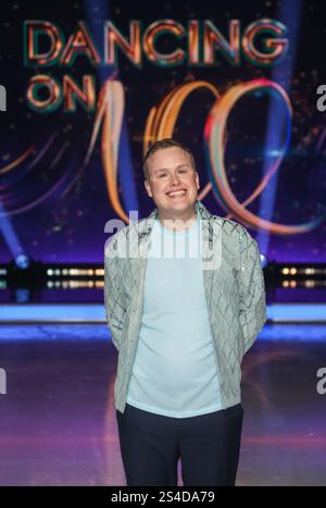 London, Großbritannien. Januar 2025. Josh Jones war während eines Fotorufs für „Dancing on Ice“ 2025 in den ITV Studios Bovingdon in Hemel Hempstead zu sehen. (Foto: Brett Cove/SOPA Images/SIPA USA) Credit: SIPA USA/Alamy Live News Stockfoto