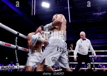 Callum Simpson (rechts) und Steed Woodall während des Commonwealth & WBA Continental Super Middleweight Championship Wettbewerbs in der Canon Medical Arena in Sheffield. Bilddatum: Samstag, 11. Januar 2025. Stockfoto