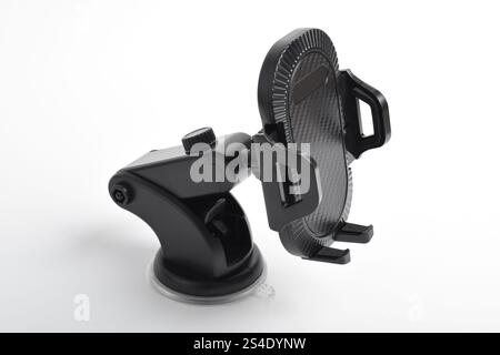 Schwarzer Telefonhalter für das Auto isoliert auf weißem Hintergrund. Stockfoto