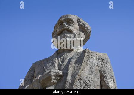 Karl-Marx-Denkmal, Simeonstiftplatz, Trier, Rheinland-Pfalz, Deutschland, Europa Stockfoto