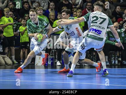 F.l.Mathias Gidsel (Fuechse Berlin 19), Rutger ten Velde (frisch auf Goeppingen 5), Oskar Sunnefeldt (frisch auf Goeppingen 27), Duell, Kampf, ta Stockfoto