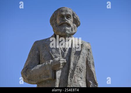 Karl-Marx-Denkmal, Simeonstiftplatz, Trier, Rheinland-Pfalz, Deutschland, Europa Stockfoto