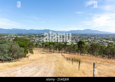 Blick auf die Stadt vom Wither Hills Farm Park, Blenheim (Waiharakeke), Marlborough Region, South Island, Neuseeland Stockfoto