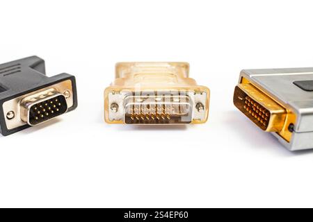Goldene Metallic-Adapter für digitale Videomonitoranzeige, abstrakte Objektsammlung isoliert Stockfoto