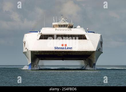 Ein Blick auf den Stena Explorer, einen SCHWADENKATAMARAN der Klasse HSS 1500, einer von drei Stena Line von britischen Häfen aus. Stockfoto