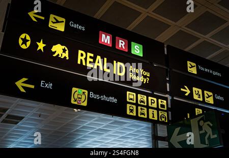 Flughafenschild mit Hinweis auf Real ID-Konformität Stockfoto