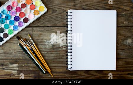 Kunst, Design, Farbe, Farbe, Zeichnung, Palette, Hintergrund, Papier, Pinsel, Aquarell, künstlerisch, Pinsel, Maler, isoliert, hell, Hobby, Färben, ich Stockfoto