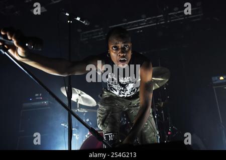 UK. Januar 2025. LONDON, ENGLAND – 11. JANUAR: KAILA Whyte von The None trat am 11. Januar 2025 im Electric Ballroom in Camden auf. CAP/MAR © MAR/Capital Pictures Credit: Capital Pictures/Alamy Live News Stockfoto