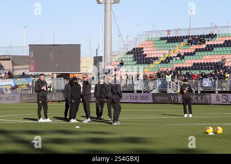 Venedig, Italien. 12. Januar 2025; Pier Luigi Penzo Stadium, Venedig, Italien, Serie A Fußball, Venezia gegen Inter Mailand; Venezia Spieler besichtigen das Feld im Pier Luigi Penzo Stadium Credit: Action Plus Sports Images/Alamy Live News Stockfoto