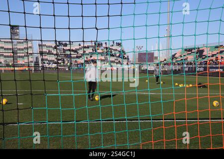 Venedig, Italien. 12. Januar 2025; Pier Luigi Penzo Stadium, Venedig, Italien, Serie A Fußball, Venezia gegen Inter Mailand; Venezia Spieler während des warm-up im Pier Luigi Penzo Stadium Credit: Action Plus Sports Images/Alamy Live News Stockfoto