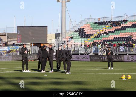 Venedig, Italien. 12. Januar 2025; Pier Luigi Penzo Stadium, Venedig, Italien, Serie A Fußball, Venezia gegen Inter Mailand; Venezia Spieler besichtigen das Feld im Pier Luigi Penzo Stadium Credit: Action Plus Sports Images/Alamy Live News Stockfoto