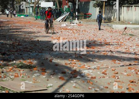 12.01.25, Chattogram, Bangladesch. Das jüngste Szenario der Arbeiterunruhen im Bekleidungssektor in Bangladesch. Das Bild des Fabrikvandalismus unter cl Stockfoto