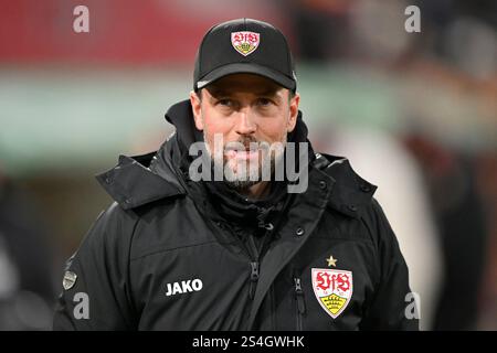 vor Spielbeginn: Trainer Trainer Sebastian Hoeness VfB Stuttgart Portrait FC Augsburg FCA vs VfB Stuttgart 12.01.2025 DFL-VORSCHRIFTEN VERBIETEN JEDE VERWENDUNG VON FOTOGRAFIEN ALS BILDSEQUENZEN UND/ODER QUASI-VIDEO Stockfoto