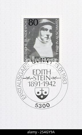 Von Deutschland gedruckte gestempelte Briefmarke, die Porträt von Edith Stein (Philosoph) zeigt, um 1983. Stockfoto