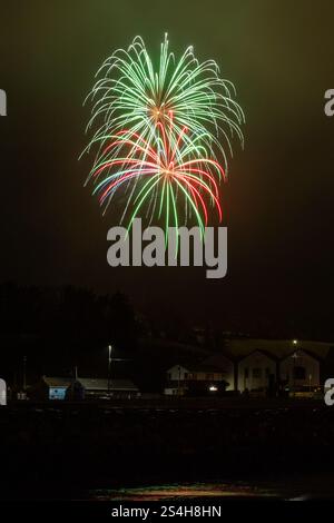 Silvesterfeuerwerk in Bantry, West Cork, Irland. Stockfoto