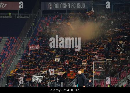 Bologna, Italien. Januar 2025. Unterstützer der Roma während des Spiels der Serie A Enilive 2024/2025 zwischen Bologna und Roma – Serie A Enilive im Renato Dall'Ara Stadion – Sport, Fußball – Bologna, Italien – Sonntag, 12. Januar 2025 (Foto: Massimo Paolone/LaPresse) Credit: LaPresse/Alamy Live News Stockfoto