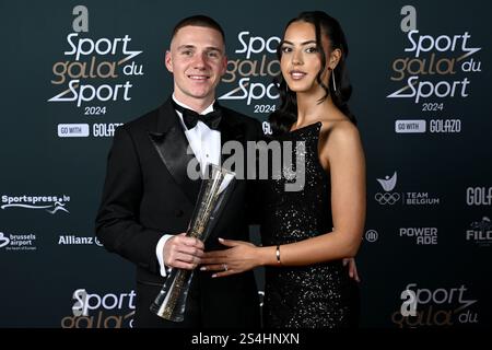 Zaventem, Belgien. Januar 2025. Der belgische Remco Evenepoel von Soudal Quick-Step und seine Frau Oumi Rayane posieren für den Fotografen während der „Sportgala“-Preisverleihung, um die Sportfrauen und -Männer des Jahres 2024 am Sonntag, den 12. Januar 2025 in Zaventem zu verkünden. BELGA FOTO DIRK WAEM Credit: Belga News Agency/Alamy Live News Stockfoto