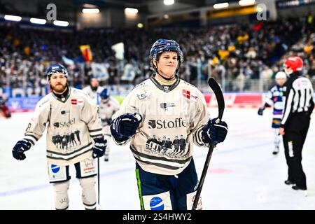 Torjubel, Jubel, Freude bei Torschütze Joshua Samanski (Straubing Tigers, #8), GER, Straubing Tigers vs. Iserlohn Roosters, Eishockey, Penny-DEL, 36. Spieltag, Spielzeit 2024/2025, 12.01.2025, Foto: Jonas Brockmann/Eibner-Pressefoto Stockfoto