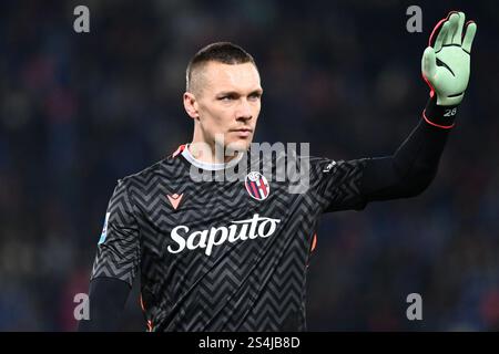 Bologna, Italien. Januar 2025. Lukasz Skorupski (Bologna FC) Grüße während des Spiels Bologna FC vs AS Roma, italienische Fußball Serie A in Bologna, Italien, 12. Januar 2025 Credit: Independent Photo Agency/Alamy Live News Stockfoto