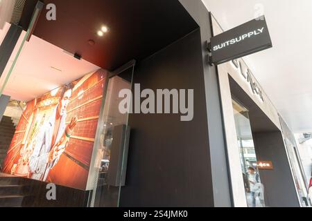 Hongkong, China - 3. Februar 2019: Eintritt in den Suitsupply Store in Hongkong. Stockfoto