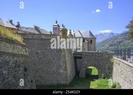 Befestigte Altstadt nach Plänen von Vauban (UNESCO-Weltkulturerbe), Briancon, Departement Hautes-Alpes, Frankreich, Europa Stockfoto