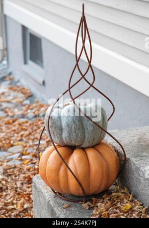 Das historische Wickford, RI. Oktober 30, 2024. Herbst- und Halloween-Szenen während eines Spaziergangs durch Wickford, RI... @ Veronica Bruno / Alamy Stockfoto
