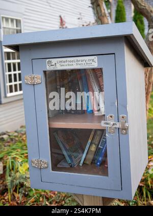 Das historische Wickford, RI. Oktober 30, 2024. Herbst- und Halloween-Szenen während eines Spaziergangs durch Wickford, RI... @ Veronica Bruno / Alamy Stockfoto