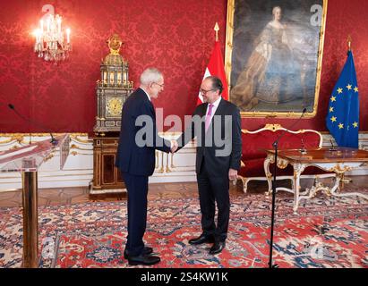 Bundespräsident Van der Bellen beauftragt Alexander Schallenberg (ÖVP) am Freitag, den 10. Januar 2025, im Präsidialkanzleramt in Wien mit der Weiterführung der Verwaltung des Bundeskanzleramtes. - 20250110 PD2129 Credit: APA-PictureDesk/Alamy Live News Stockfoto