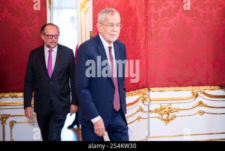 Bundespräsident Van der Bellen beauftragt Alexander Schallenberg (ÖVP) am Freitag, den 10. Januar 2025, im Präsidialkanzleramt in Wien mit der Weiterführung der Verwaltung des Bundeskanzleramtes. - 20250110 PD2010 Credit: APA-PictureDesk/Alamy Live News Stockfoto
