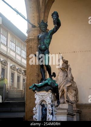 Perseus mit der Statue des Kopfes der Medusa in Florenz, Italien Stockfoto