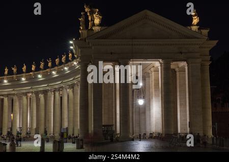 Kolonnade/Kolonnato, Petersplatz, Città del Vaticano/Vatikanstadt. Stockfoto