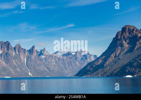 Atemberaubende Landschaft durch Prince Christian Sound, Prins Cristian Sund, in Südgrönland im Juli Stockfoto