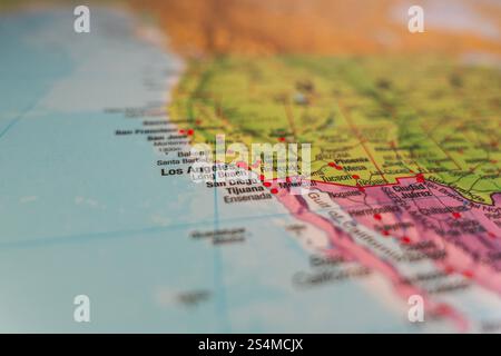 Eine Nahaufnahme von Südkalifornien, die wichtige Städte und Transportwege zeigt. Los Angeles City. Hochwertige Fotos Stockfoto