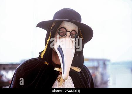 Pestarzt Maske Kostüm mit Schnabelmütze und Brille Stockfoto