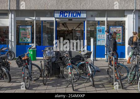Amsterdam, Niederlande. 23. März 2024. Eintritt zum Action Shop. Action ist ein Supermarkt für Lebensmittel und andere Lebensmittel. Stockfoto