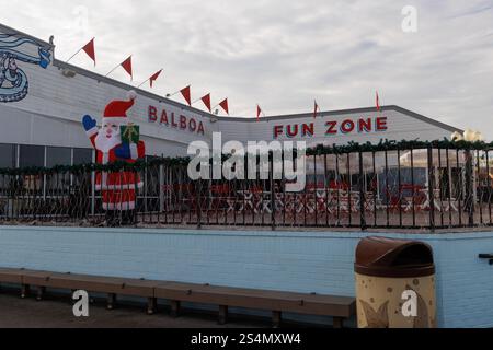 Weihnachtsdekoration in der Balboa Fun Zone in Newport Beach Stockfoto