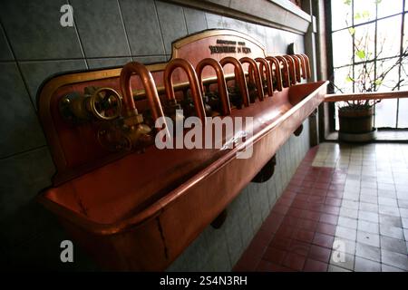 Bierzapfbecken in der Chodovar Brauerei und Biertherapie Spa Tschechien Stockfoto