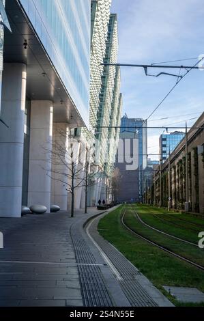 Straßenbahn durch Snow Hill, Birmingham, Großbritannien Stockfoto
