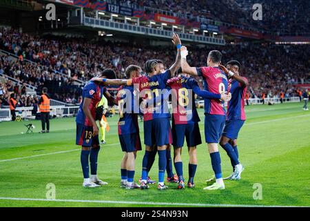 Barcelona, Spanien. Oktober 2024. Die Spieler von Barcelona feiern ein Tor beim LaLiga EA Sports Spiel zwischen dem FC Barcelona und Sevilla FC bei der ESTA Stockfoto