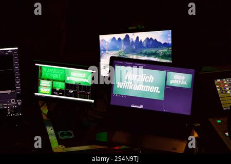 Mainz, Deutschland. Januar 2025. Bundeswirtschaftsminister Robert Habeck (Bündnis 90/die Grünen) steht bei einer Wahlkampagne auf der Bühne. Stockfoto